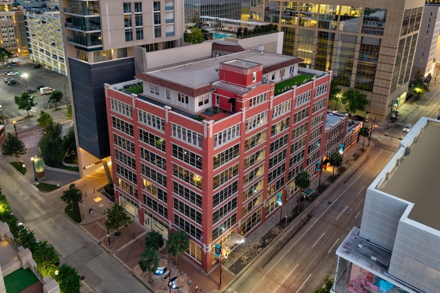 Building Photo - 401 Louisiana St