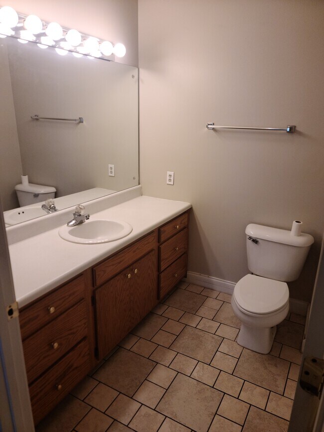 Building Photo - 929 Beverly Hills Dr