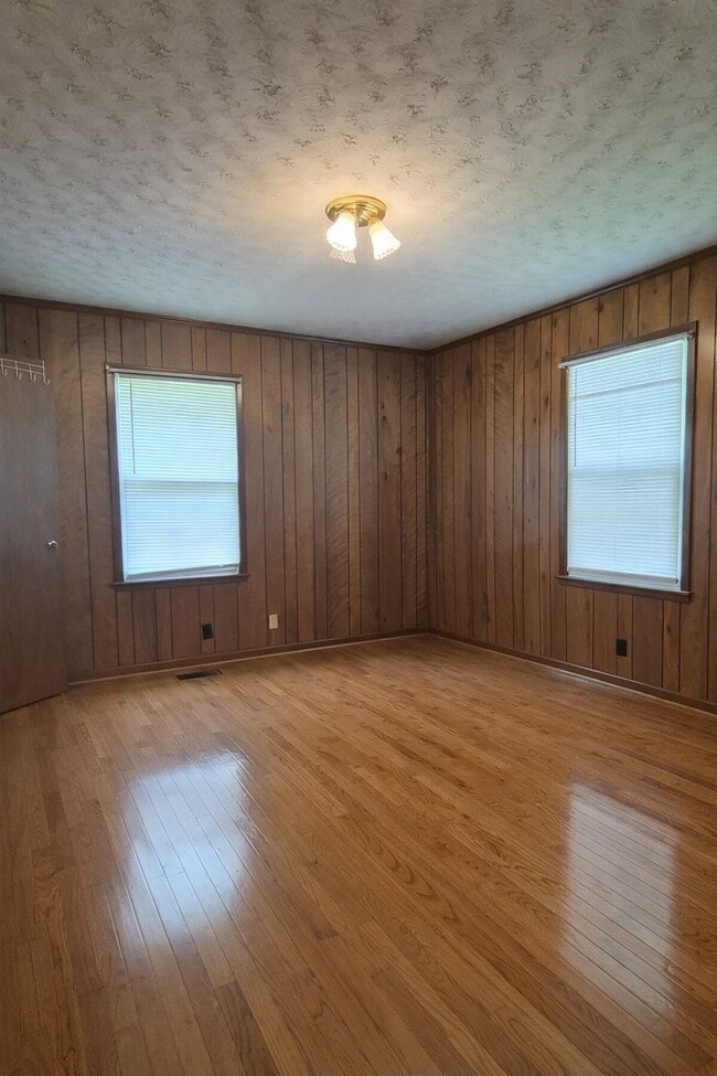 Building Photo - 3384 Freeman Hollow Rd