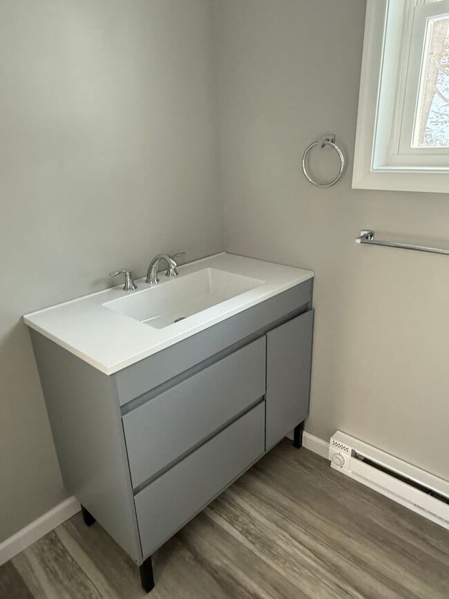 Building Photo - 1136 S Main St