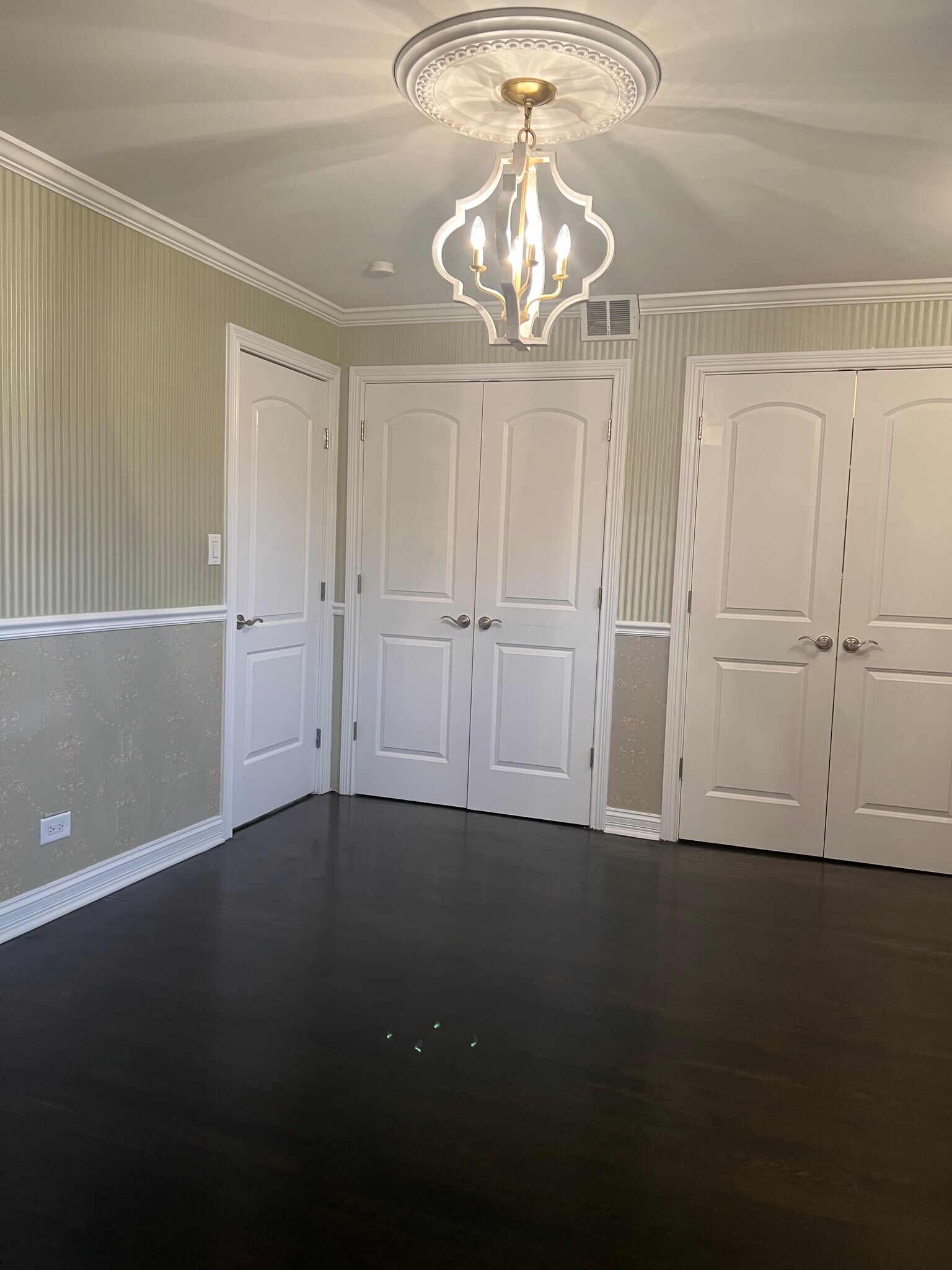 Building Photo - 9121 Niles Center Rd