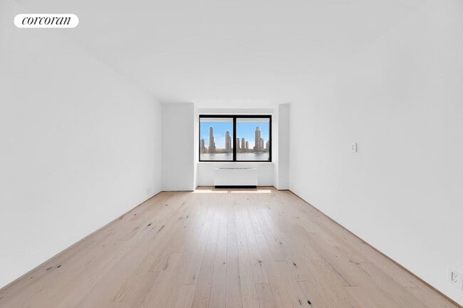 Building Photo - 415 E 37th St