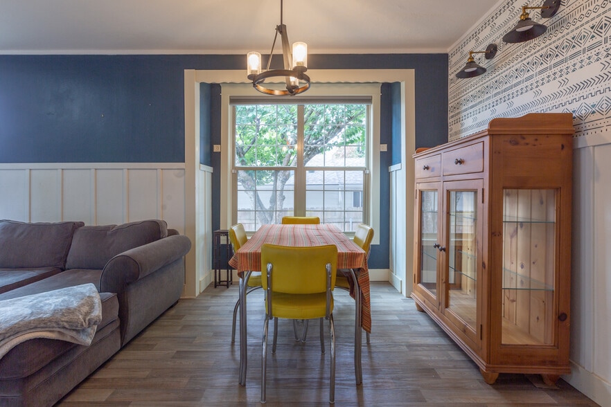 Building Photo - 3410 Q St