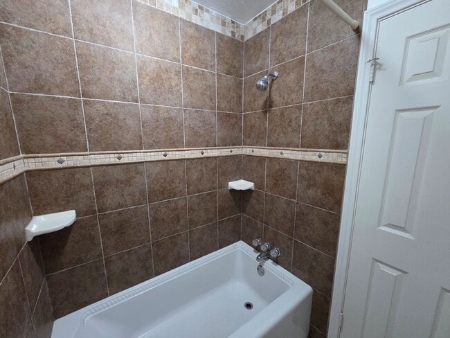 Building Photo - 2121 Redwood St