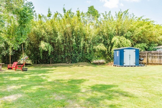 Building Photo - Stylish 3 Bedroom Mid Term Bungalow near N...