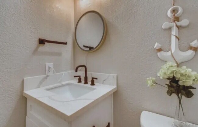 Building Photo - $3,300 - 3 Bed / 2.5 Bath Upgraded Townhome in The Knolls Community