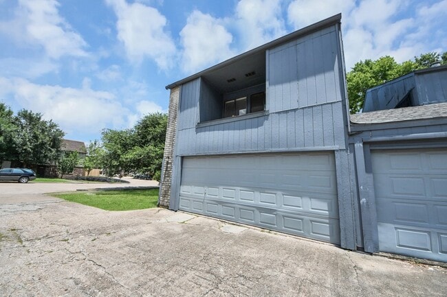 Building Photo - 9001 Imogene St