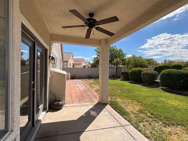 Building Photo - Seven Hills Single-Story 3 Bed 2 Bath Scenic Greenbelt Views