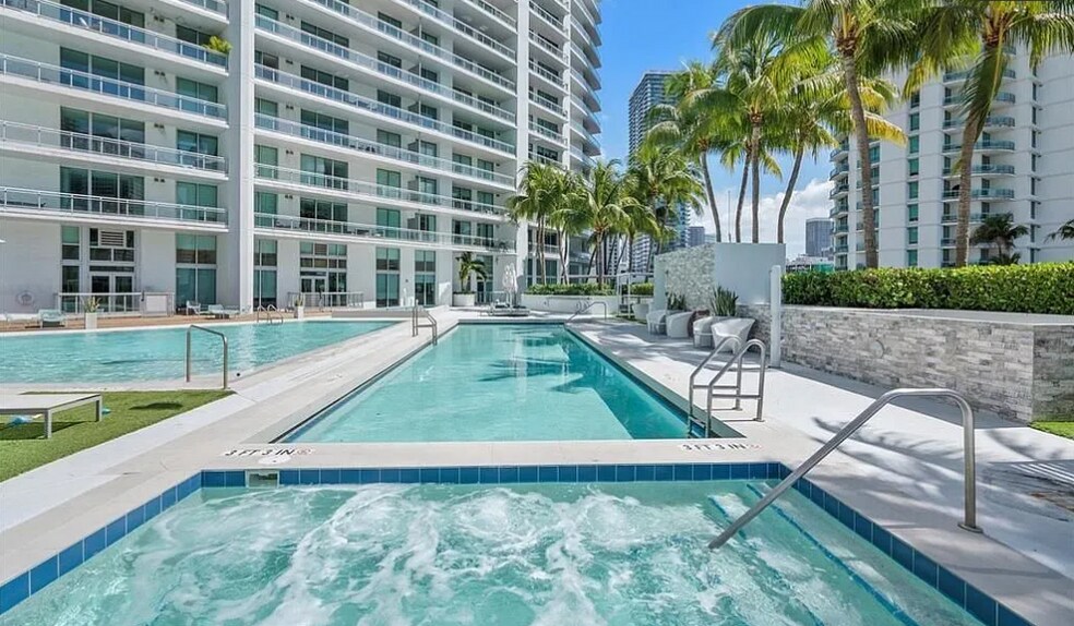 Building Photo - 90 SW 3rd St