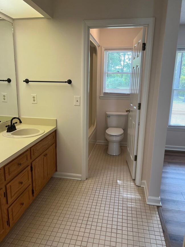 Building Photo - Awesome Home for Rent in Conway! Golf Course Views from back patio... HUGE Yard. Central location...