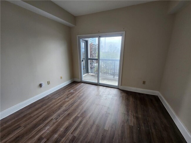 Building Photo - 1074 Peachtree St NE
