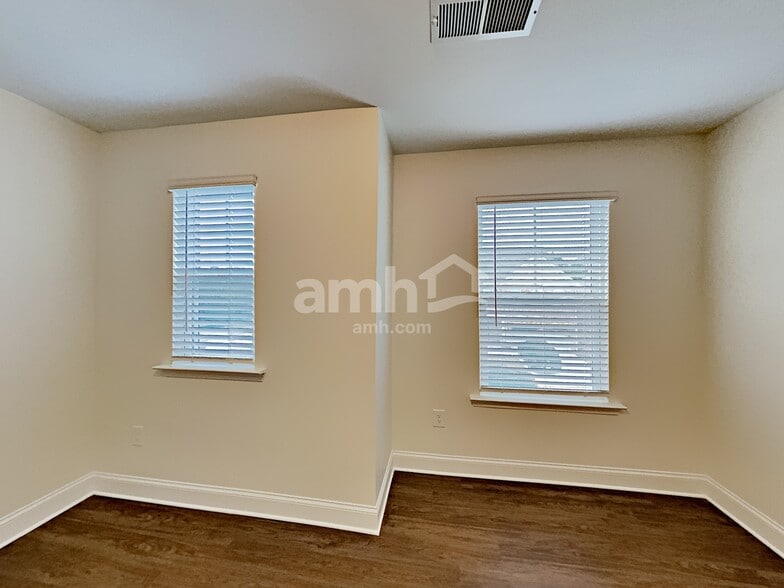 Building Photo - 692 Woodall Rd