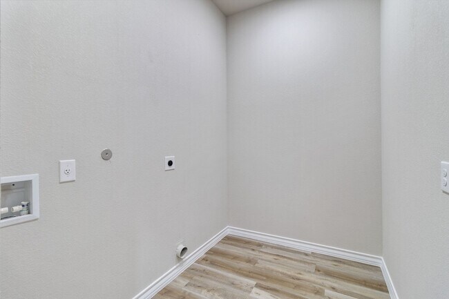 Building Photo - New Luxury homes! Call Now!! 830-327-8773