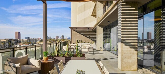 Building Photo - 817 N 6th St