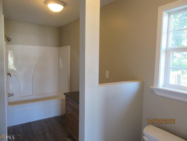 Building Photo - 222 S Mulberry St