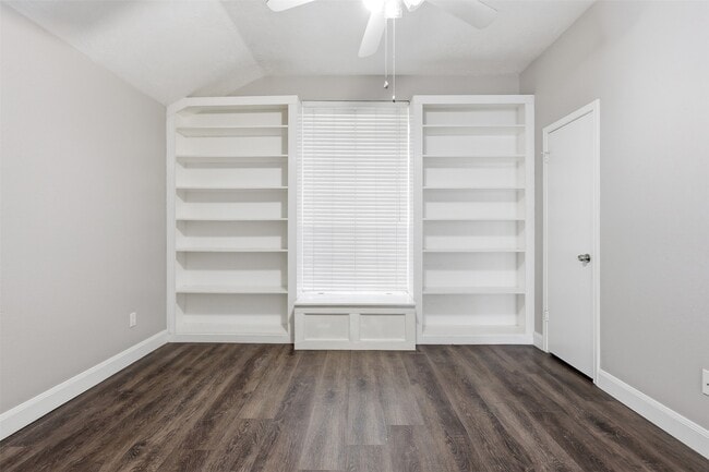 Building Photo - 8518 Pool Creek Dr