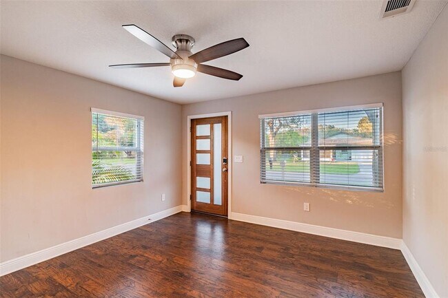 Building Photo - 3208 W Napoleon Ave