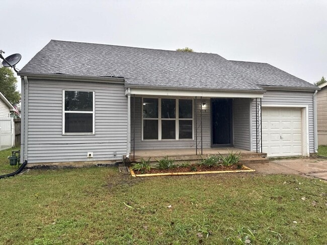 Building Photo - 2318 W 33rd St S