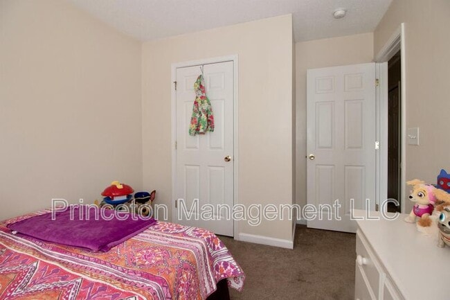 Building Photo - 137 Lynch Cir