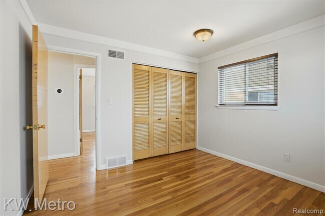 Building Photo - 1204 Montrose Ave