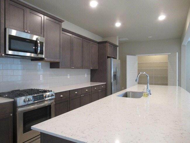 Building Photo - Large 5 bedroom, 2.75 bath home in Covington