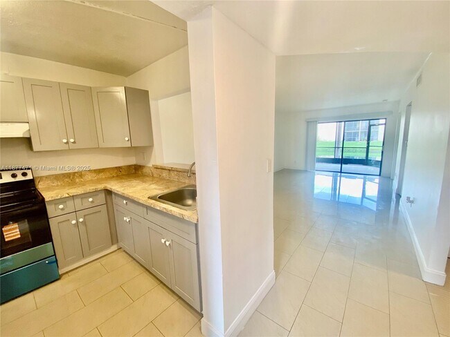 Building Photo - 3199 Foxcroft Rd