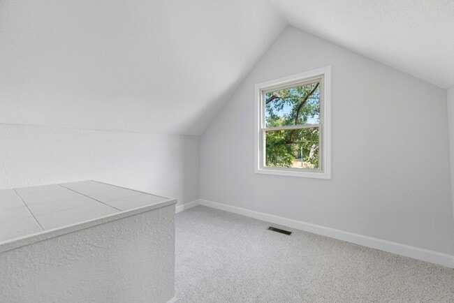 Building Photo - WELCOME TO WILLOUGHBY TERRACE!!!