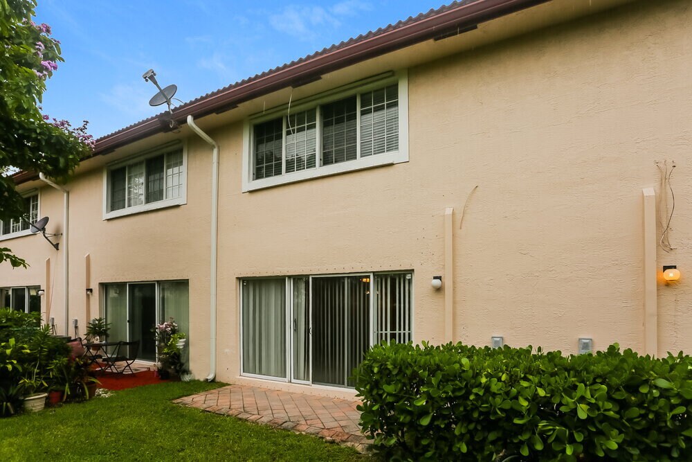 Building Photo - 8984 NW 38th Dr