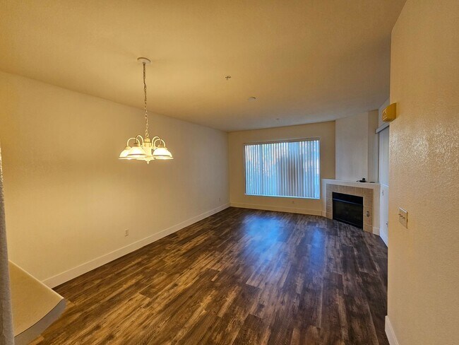 Building Photo - *Guard Gated @ Vistana- 1 Bedroom Condo!