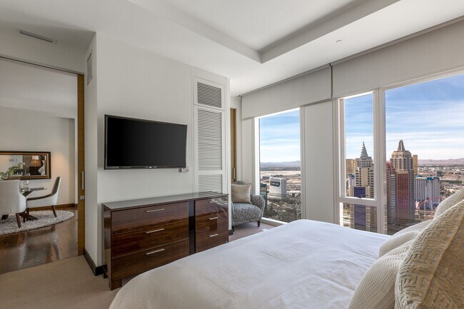 Building Photo - BEAUTIFUL WALDORF ASTORIA UNIT ON THE 34TH FLOOR!