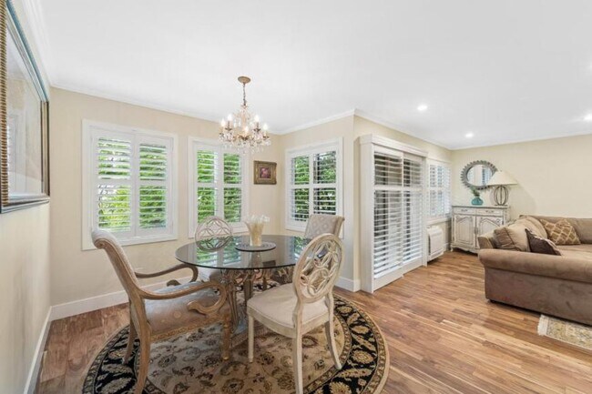 Building Photo - 2 bedroom in Bellevue WA 98004
