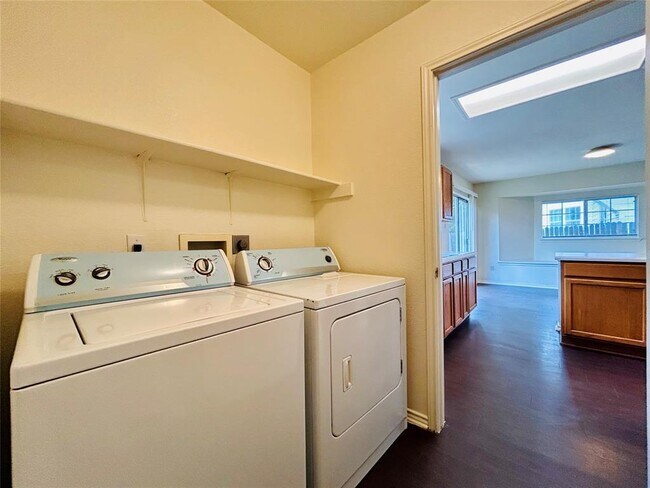 Building Photo - 1235 Deerhound Pl
