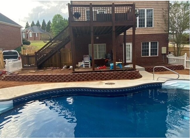 Building Photo - 5 Bedroom in Cedar Bluff Community