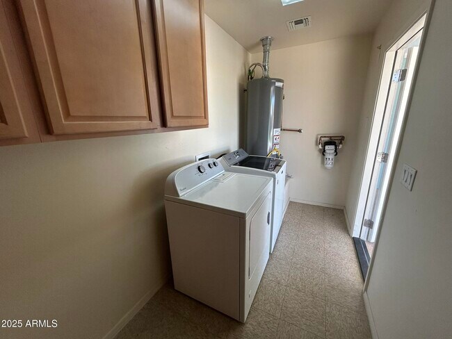 Building Photo - 14017 N 38th Dr