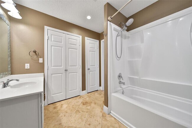 Building Photo - 720 Springwood Dr