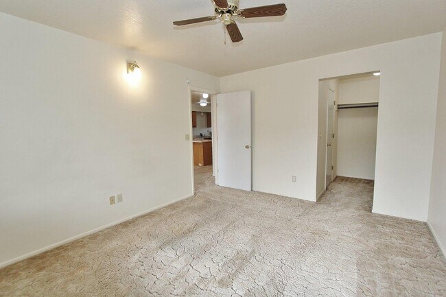 Building Photo - 639 N Moffatt Ave