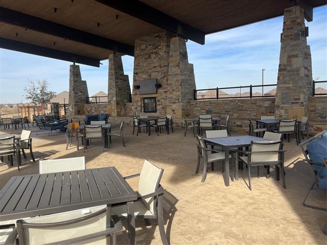 Building Photo - 10517 Breezeway Dr