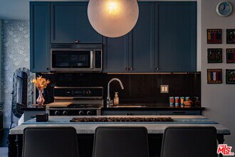 Building Photo - 460 S Spring St