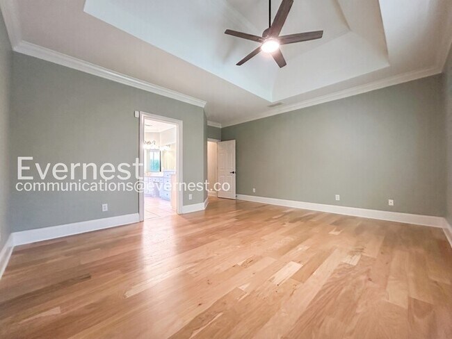 Building Photo - 5 Bed/3.5 Bath Home with Garage /Available Now!