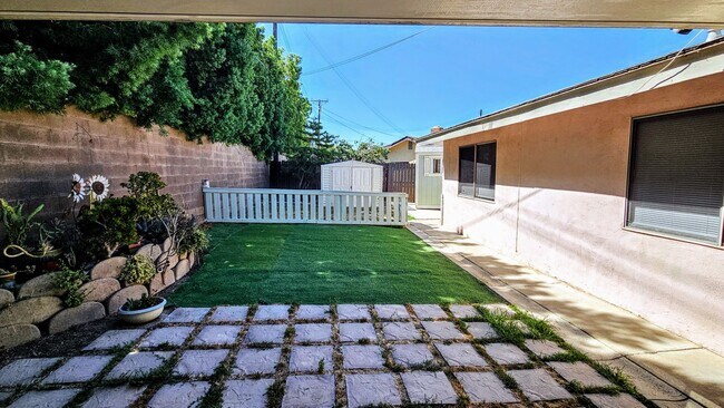 Building Photo - 1042 Lawanda Pl