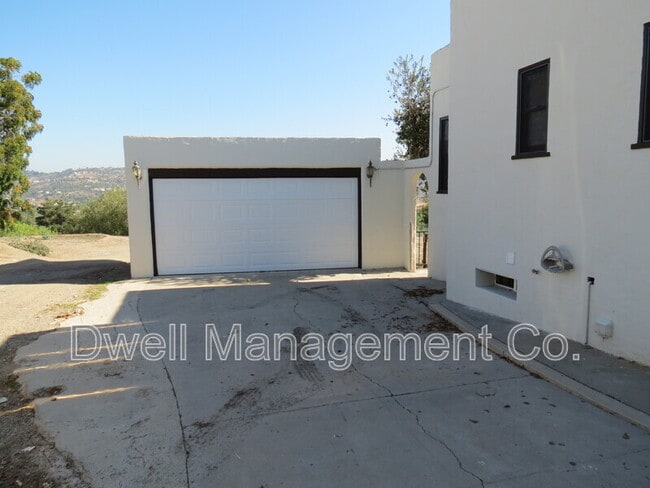 Building Photo - 8458 Golden Ave