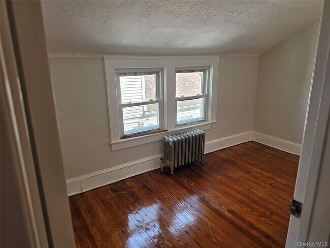 Building Photo - 987 Wallace Ave