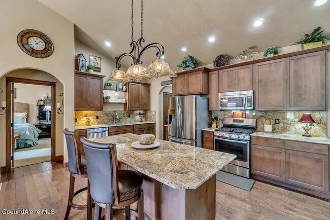 Building Photo - Pebble Creek
