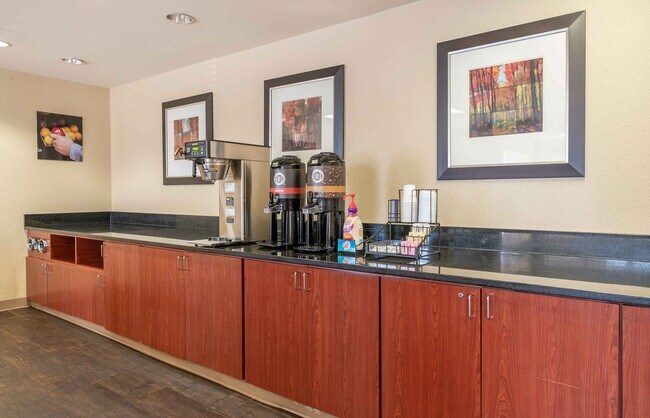 Building Photo - Furnished Studio-Indianapolis - Northwest - I-465