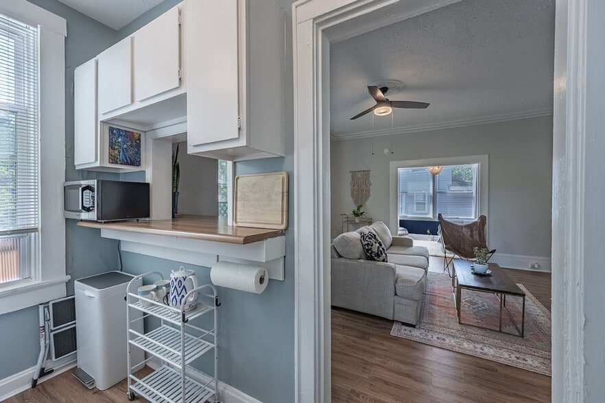 Building Photo - 5651 Ridge Ave