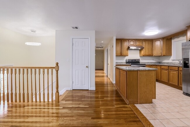 Building Photo - 8 Leonard Dr