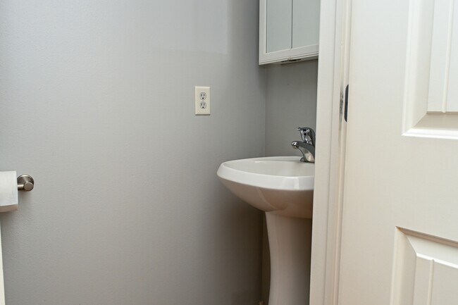 Building Photo - 487 W 1490 N