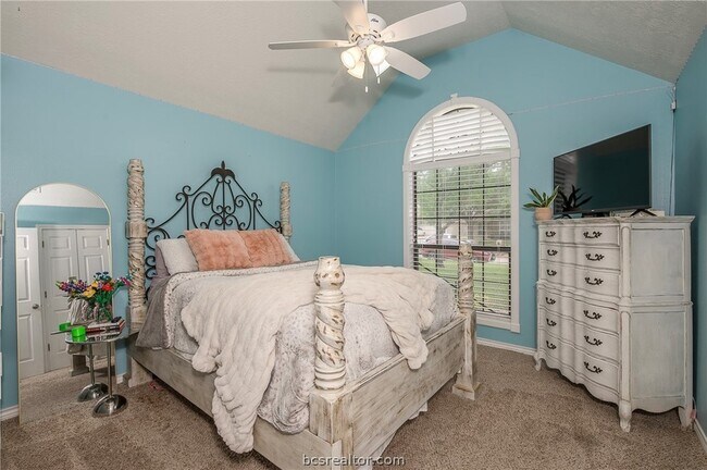 Building Photo - 2905 Aztec Ct