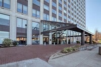 Building Photo - 320 Fort Duquesne Blvd
