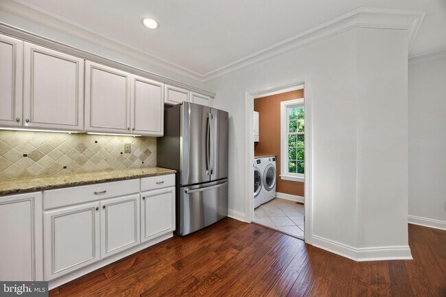 Building Photo - 563 Gramercy Ln
